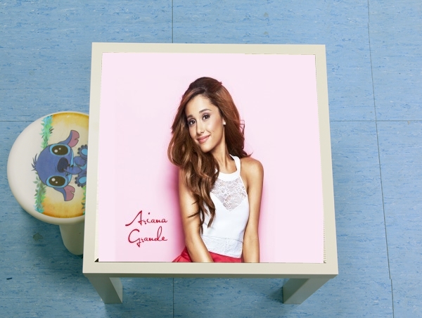 Table Ariana Grande