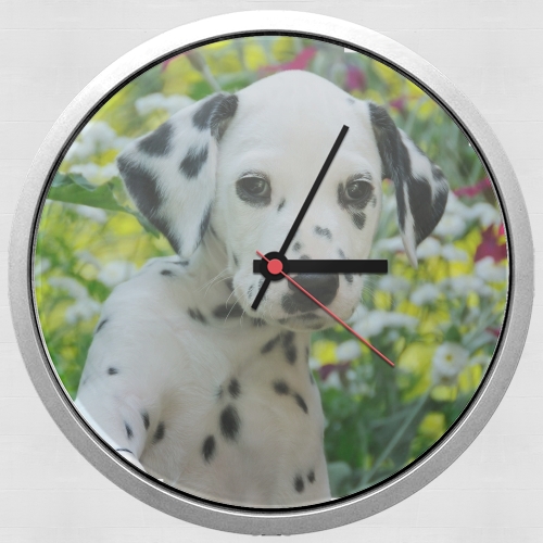 Horloge chiot dalmatien dans un panier