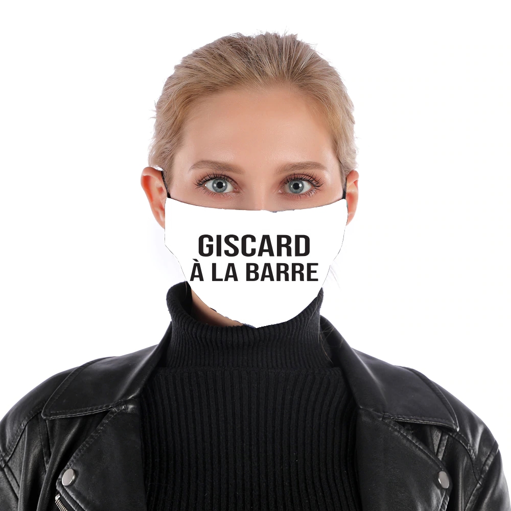 Masque Giscard a la barre