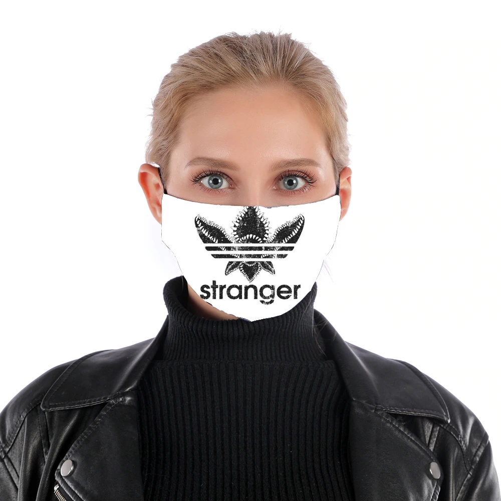 Masque Stranger Things Demogorgon Monstre Parodie Adidas Logo Serie TV