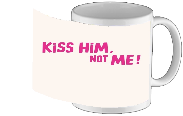 Mug Kiss him Not me