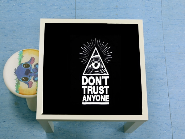 Table Illuminati Dont trust anyone