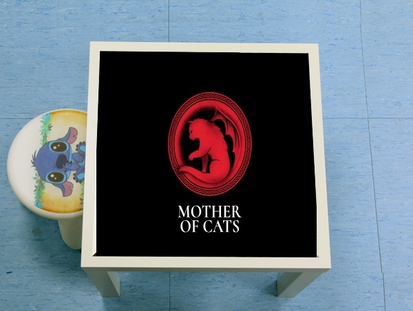 Table Mother of cats