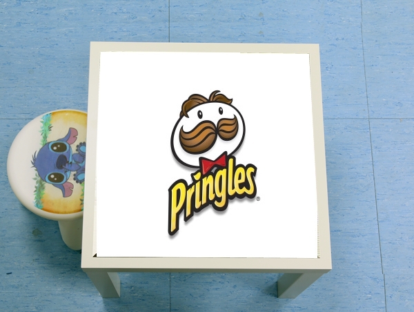 Table Pringles Chips