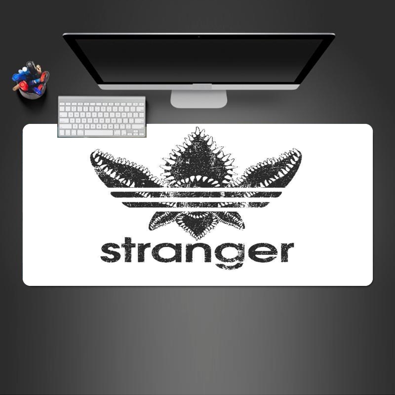 Tapis Stranger Things Demogorgon Monstre Parodie Adidas Logo Serie TV