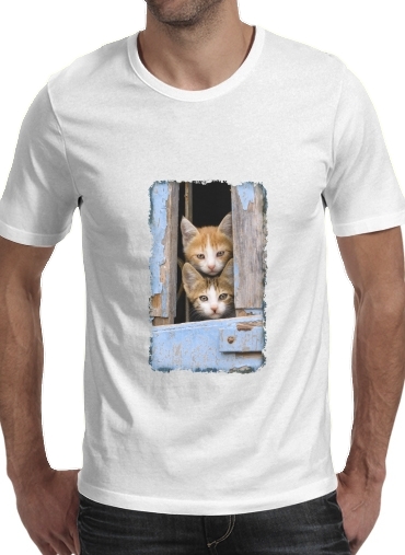 T-shirt Petits chatons mignons à la fenêtre ancienne