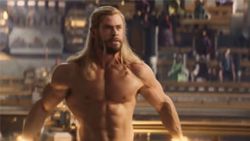 Thor: Love and Thunder, on a la photo de Chris Hemsworth complètement nu